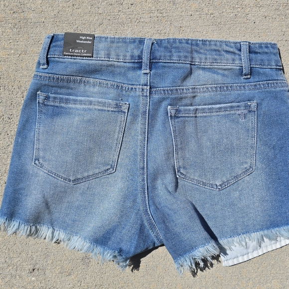 Tractr High Rise Weekender Shorts - Picture 2 of 2